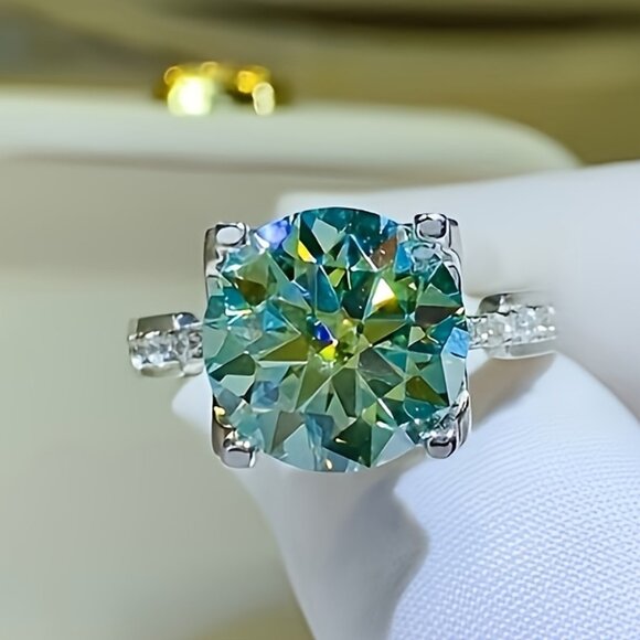 S925 Silver 5 carat green Moissamite ring, four claw ox head style - Picture 4 of 9